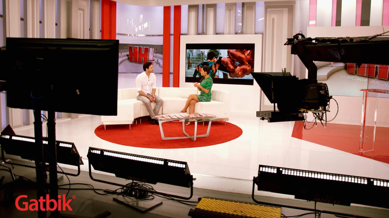 Natasha Cheij Interviews Antonio Asfura at ¡HOLA! TV